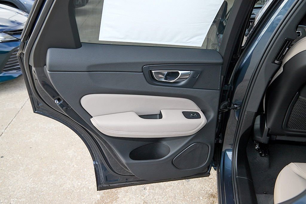 New 2026 Volvo XC60 B5 Plus w/ Protection Package Premier image 18