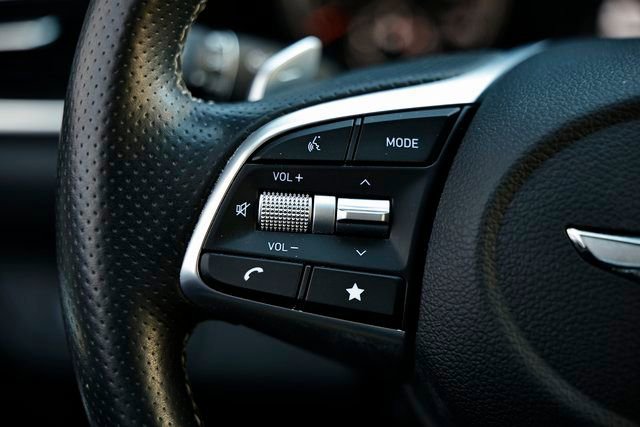 Used 2023 Genesis G70 2.0T image 31