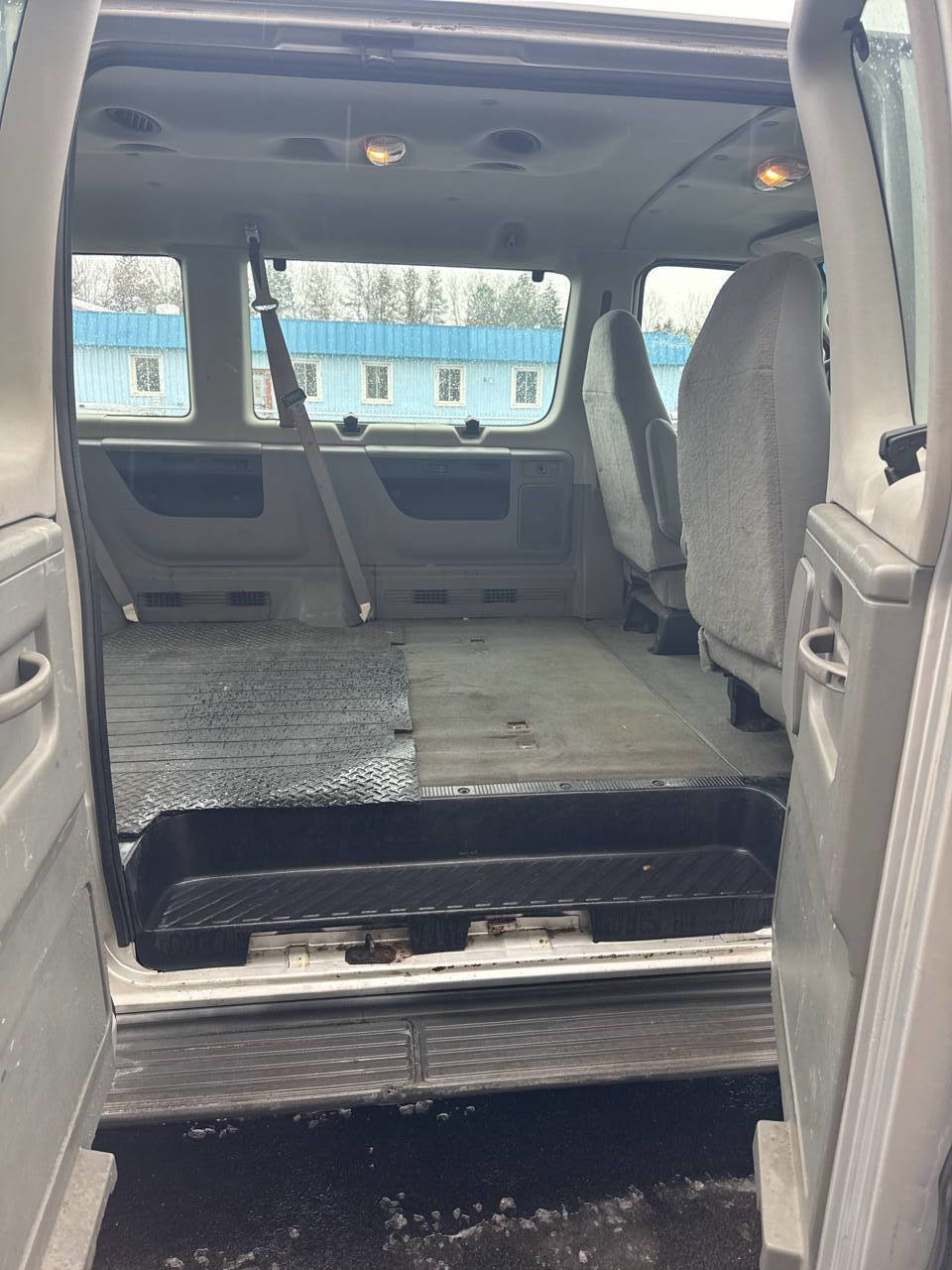 Used 2007 Ford E-150 and Econoline 150 Wagon RWD image 9