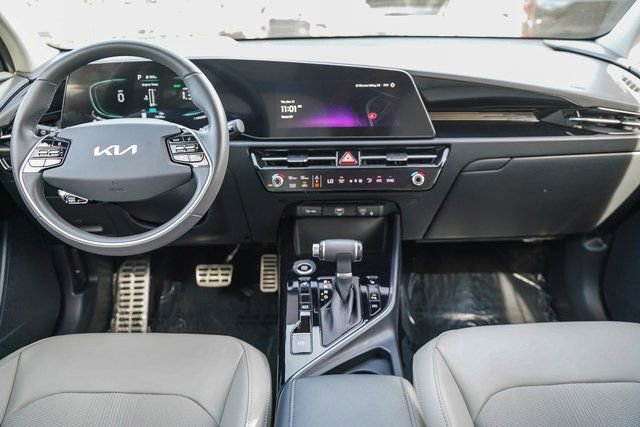 Certified 2023 Kia Niro EX Touring image 12