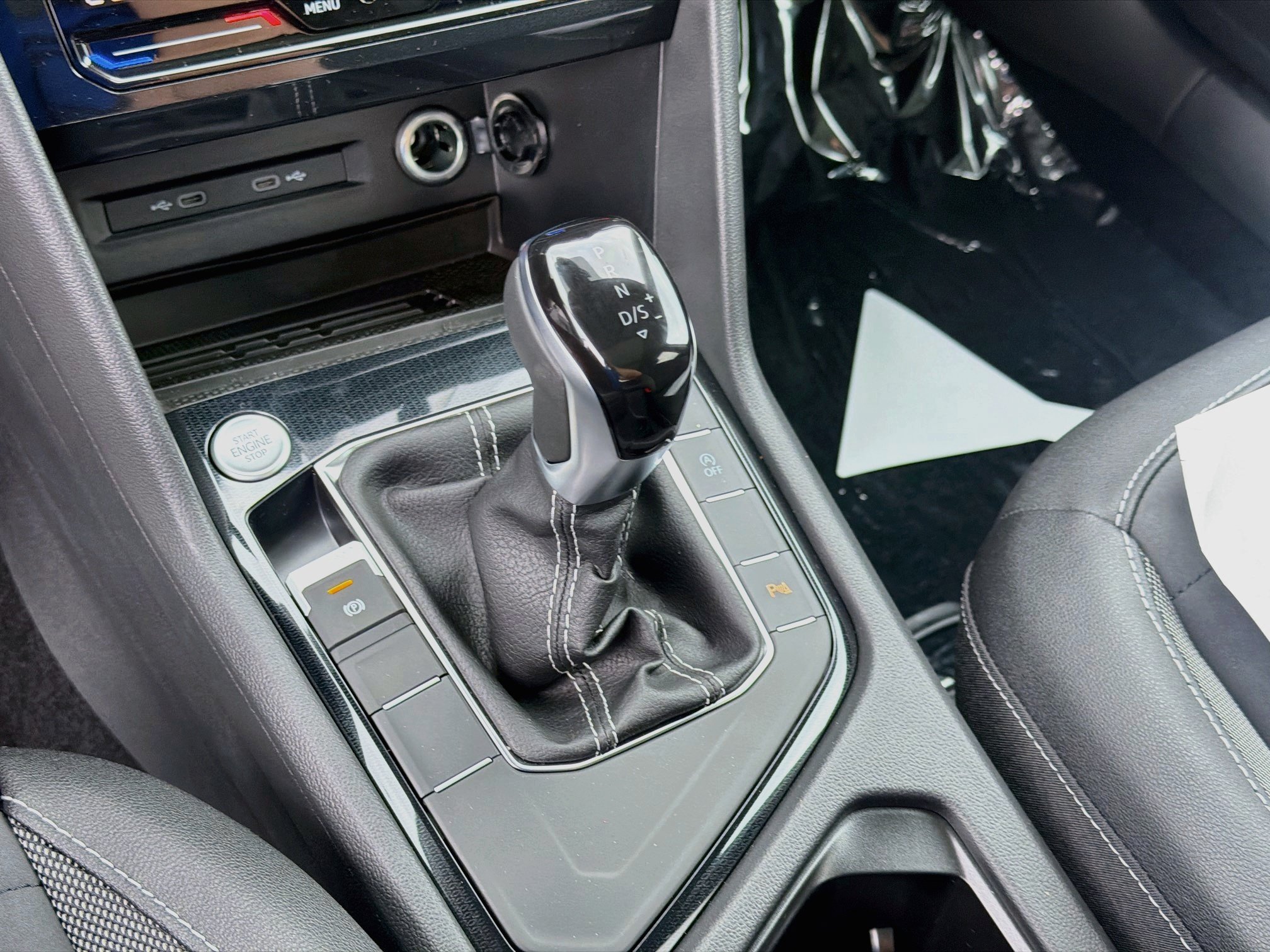 New 2026 Volkswagen Taos SE FWD image 15
