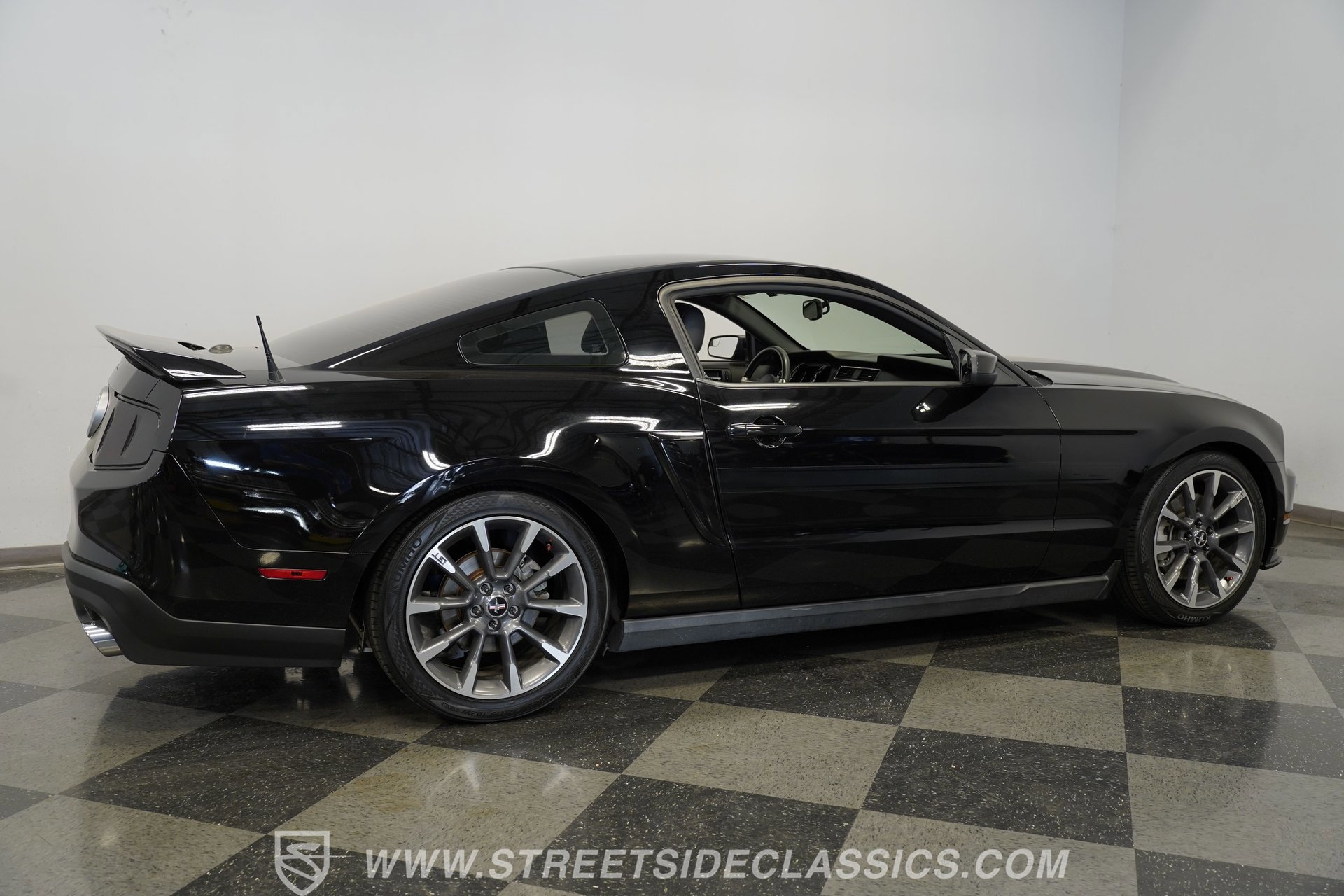 Used 2012 Ford Mustang GT Premium image 14