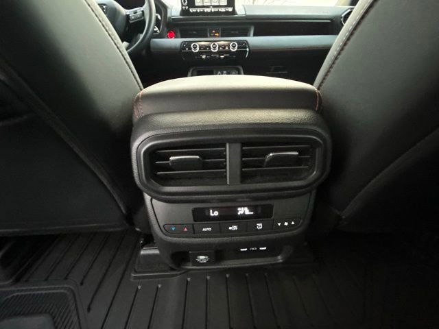 Used 2025 Honda Pilot TrailSport image 26
