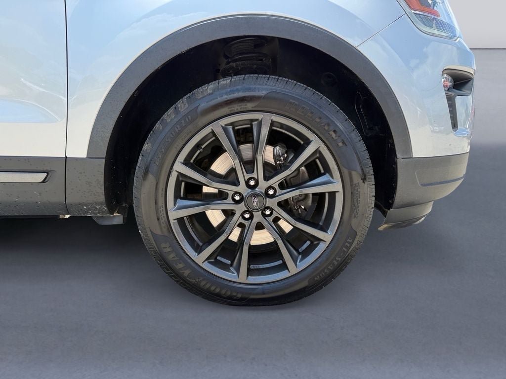 Used 2018 Ford Explorer XLT w/ Equipment Group 202A AWD/4WD image 9
