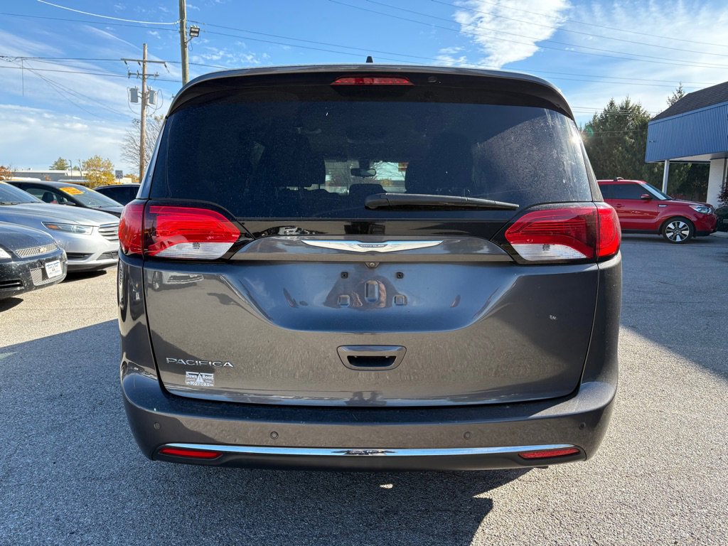 Used 2018 Chrysler Pacifica Touring Plus w/ Tire & Wheel Group image 7