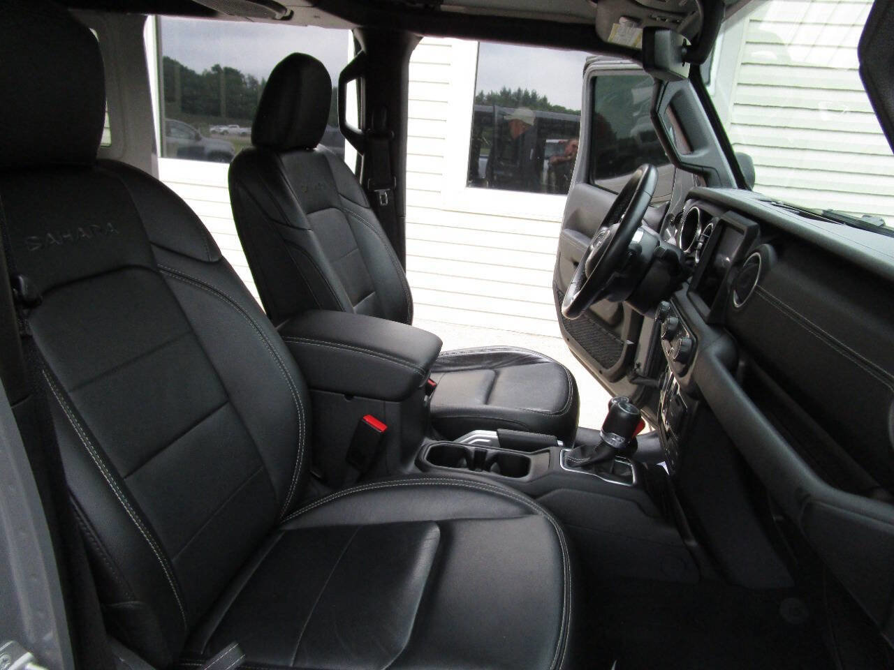 Used 2021 Jeep Wrangler Unlimited Sahara w/ Uconnect 4C Nav & Sound Group image 29