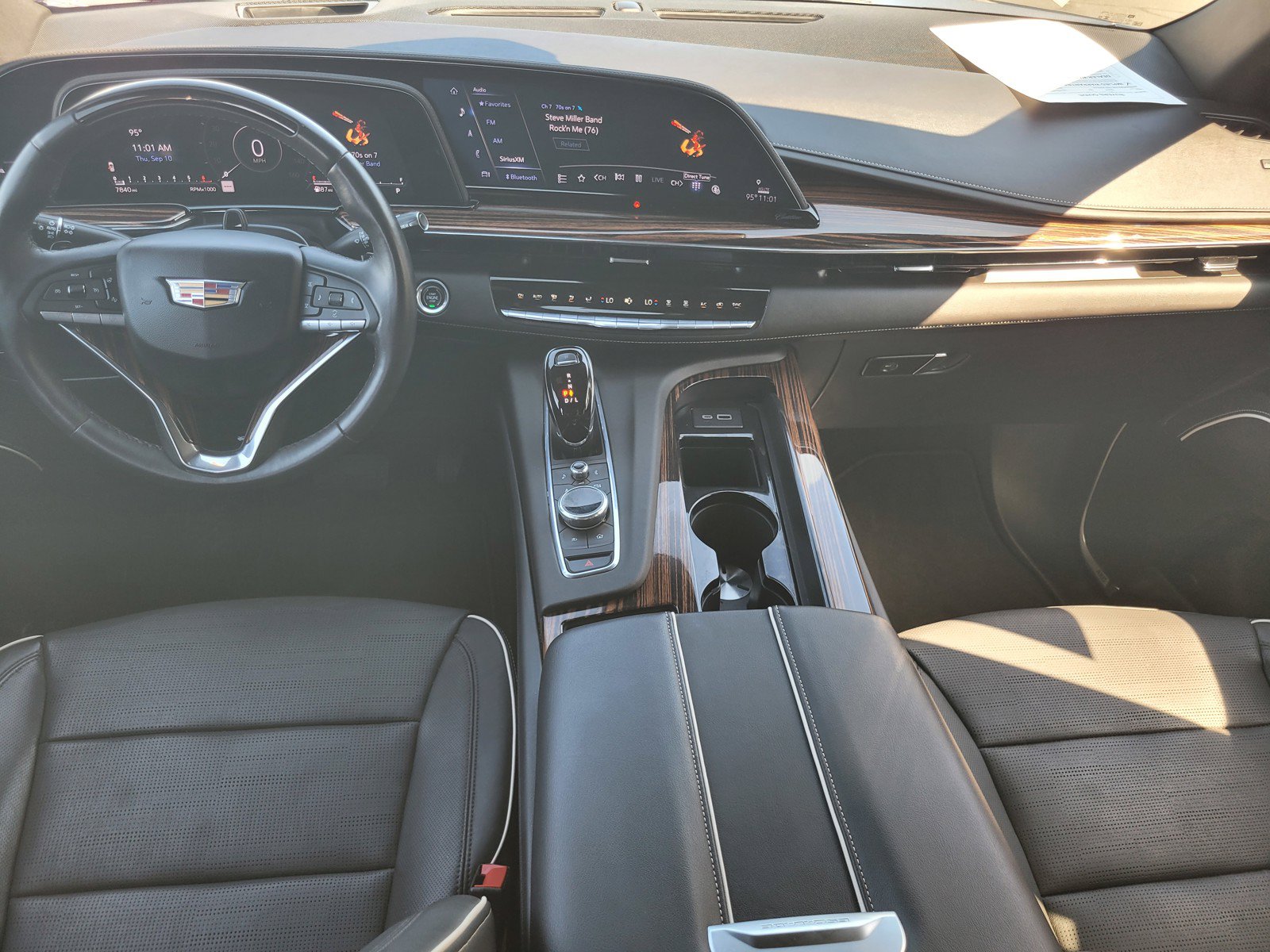 Used 2023 Cadillac Escalade Premium Luxury AWD/4WD image 13