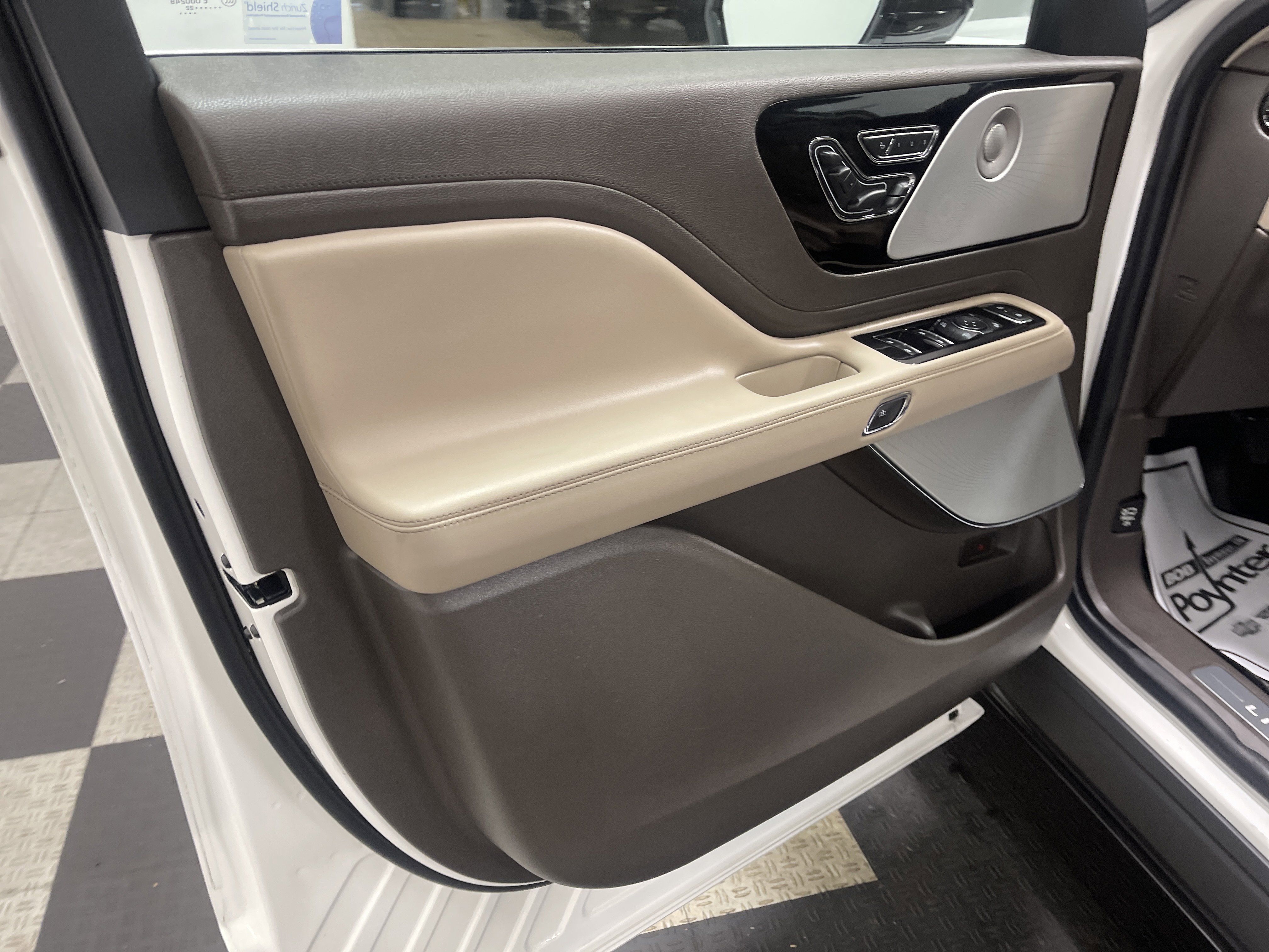 Used 2022 Lincoln Aviator Reserve w/ Equipment Group 201A image 10