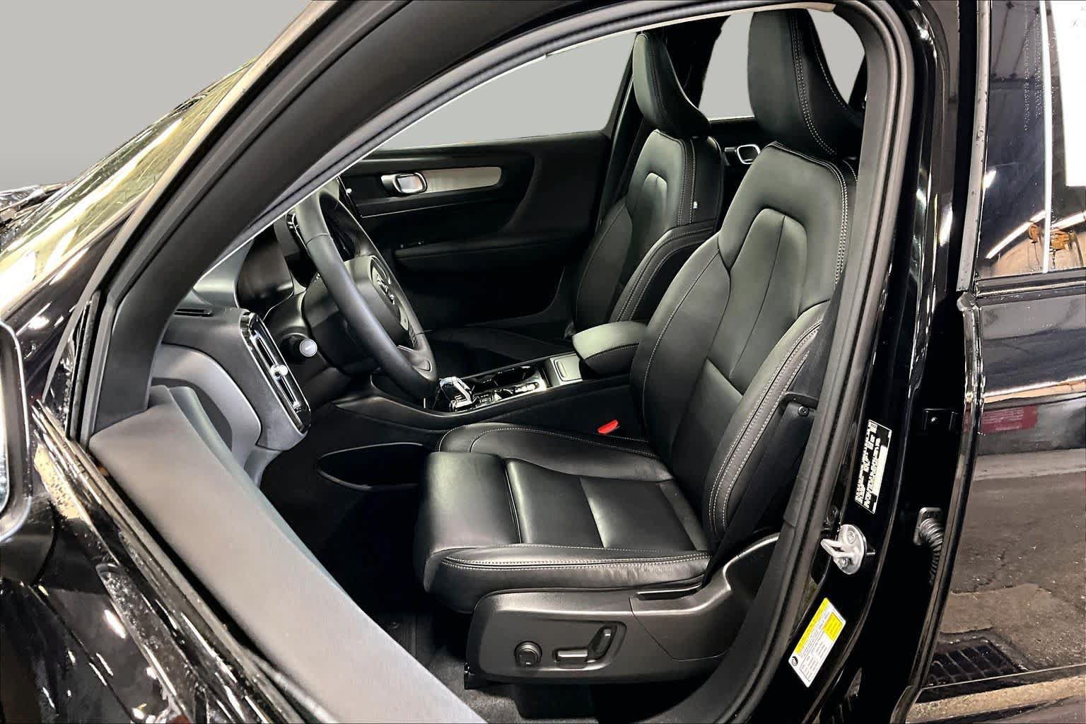 Used 2024 Volvo XC40 B5 Plus w/ Climate Package AWD/4WD image 9