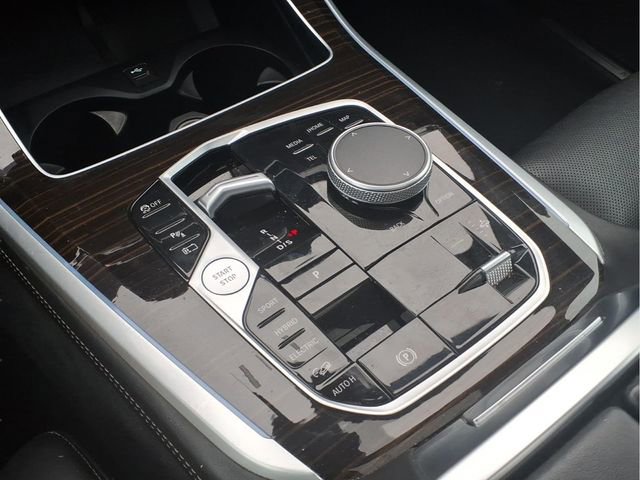 Used 2025 BMW X5 xDrive50e image 9