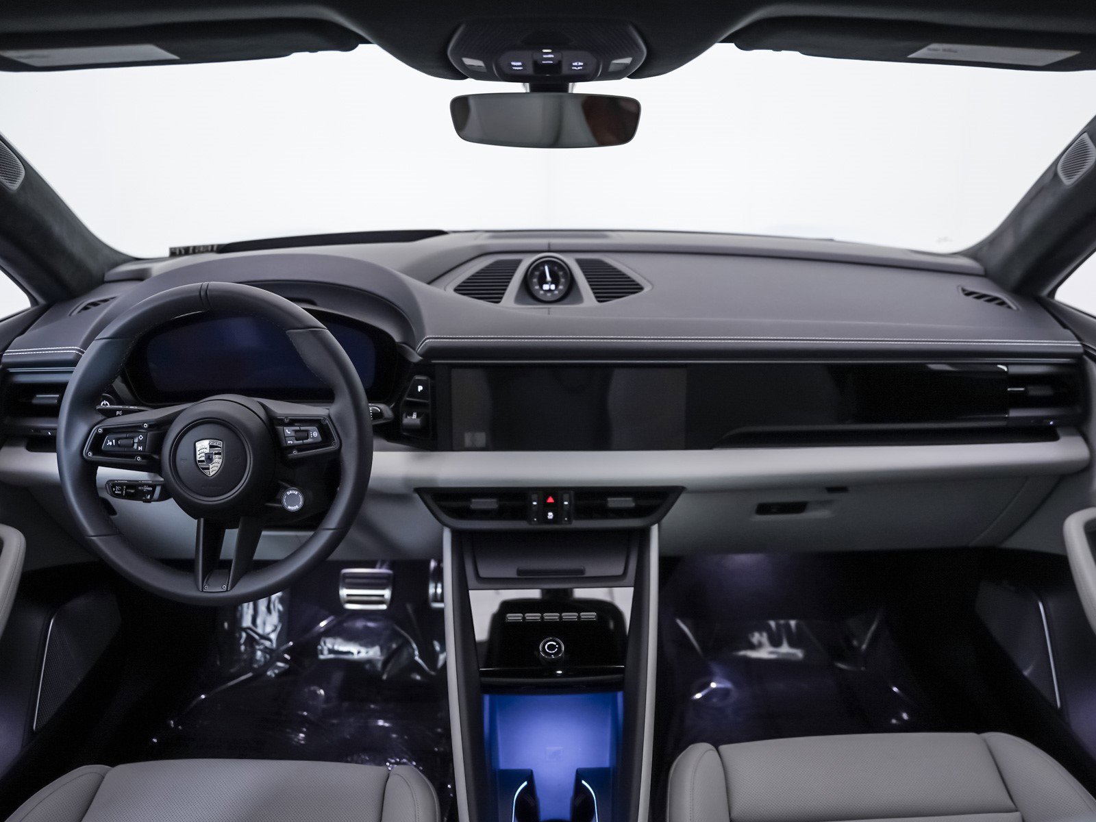 Used 2025 Porsche Macan Turbo Electric image 14