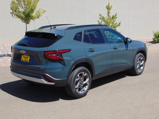 Used 2025 Chevrolet Trax LT w/ Driver Confidence Package image 4