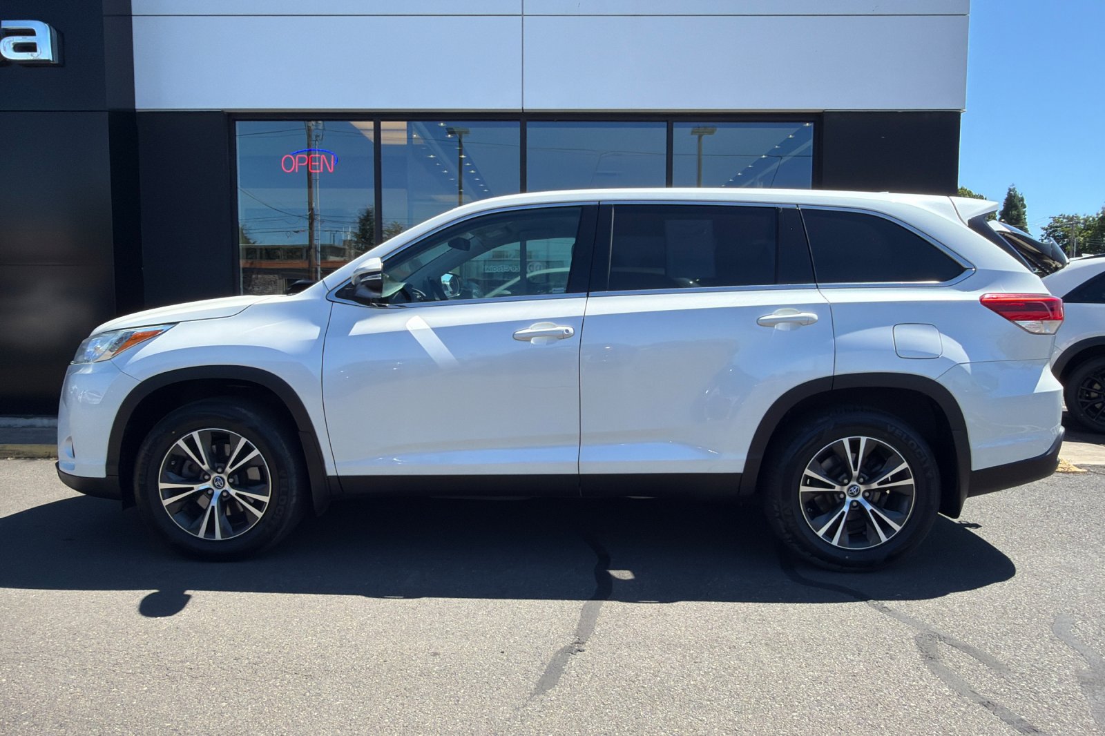 Used 2019 Toyota Highlander Plus AWD/4WD image 8