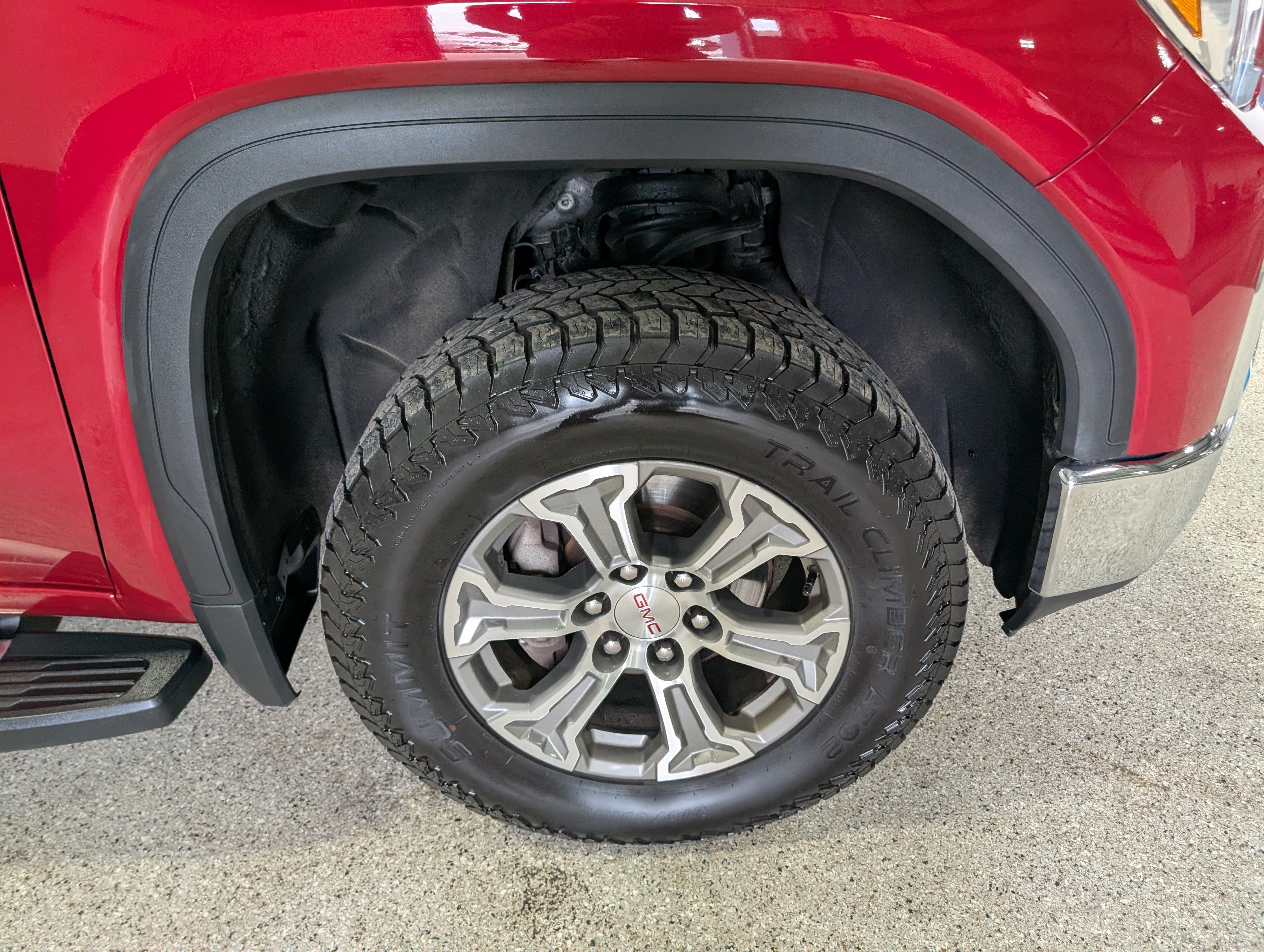 Used 2019 GMC Sierra 1500 SLT w/ X31 Off-Road Package AWD/4WD image 14