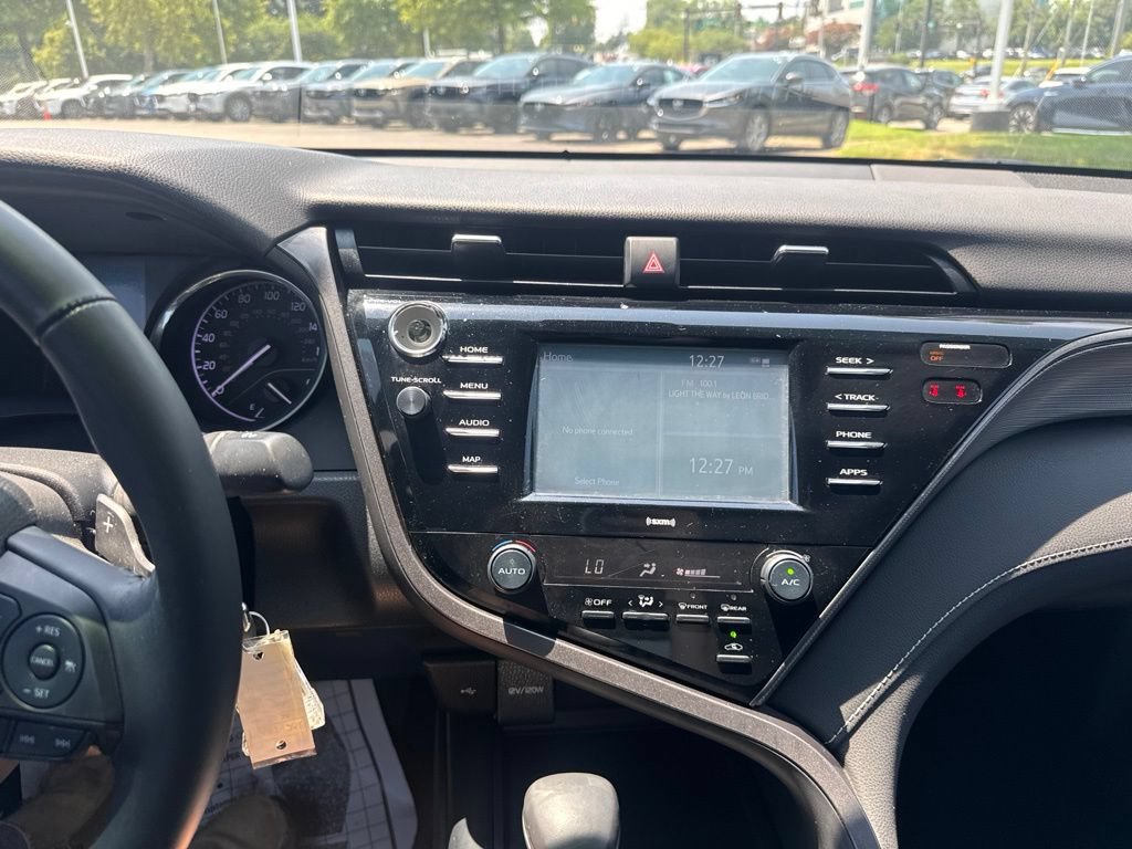 Used 2020 Toyota Camry SE FWD image 18