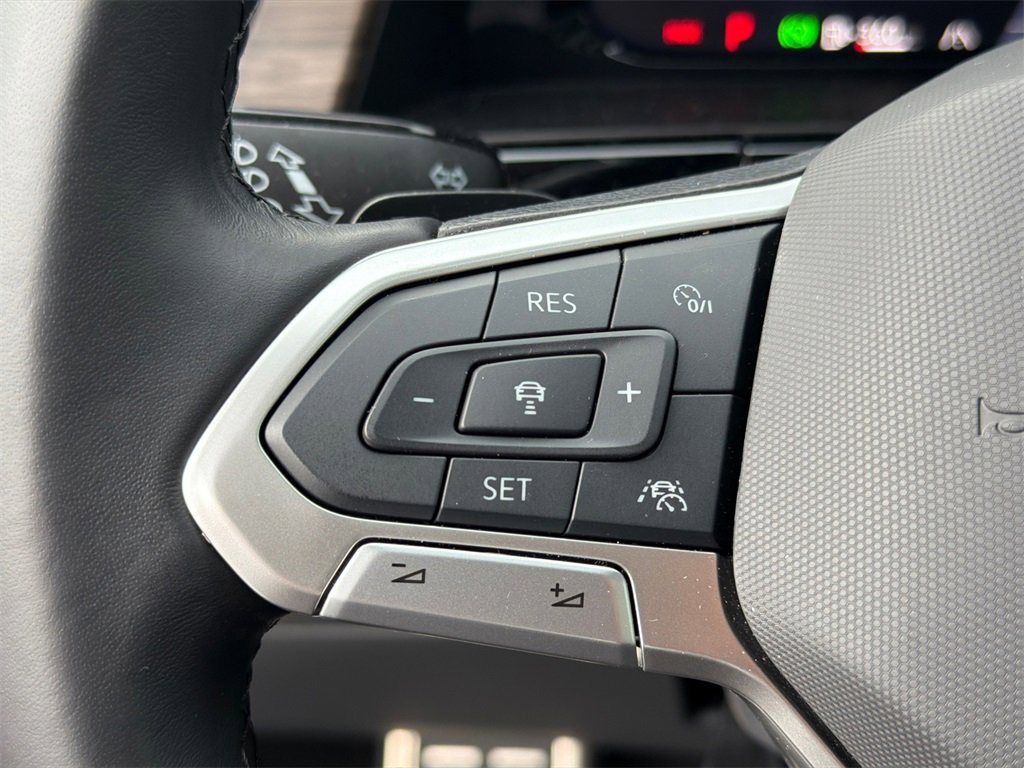 Used 2024 Volkswagen Atlas SEL Premium R-Line image 25