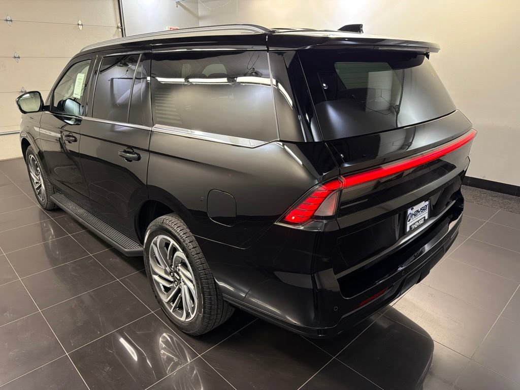 New 2026 Lincoln Navigator Premiere AWD/4WD image 4