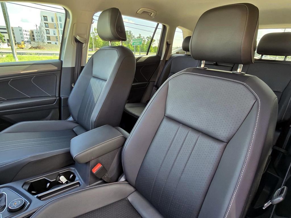 Used 2024 Volkswagen Tiguan SE image 31