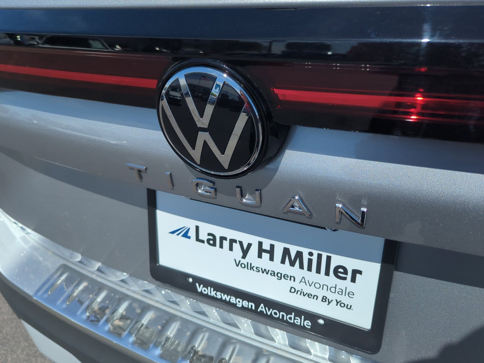 New 2025 Volkswagen Tiguan SE image 23