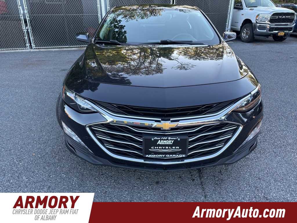 Used 2023 Chevrolet Malibu LT image 2