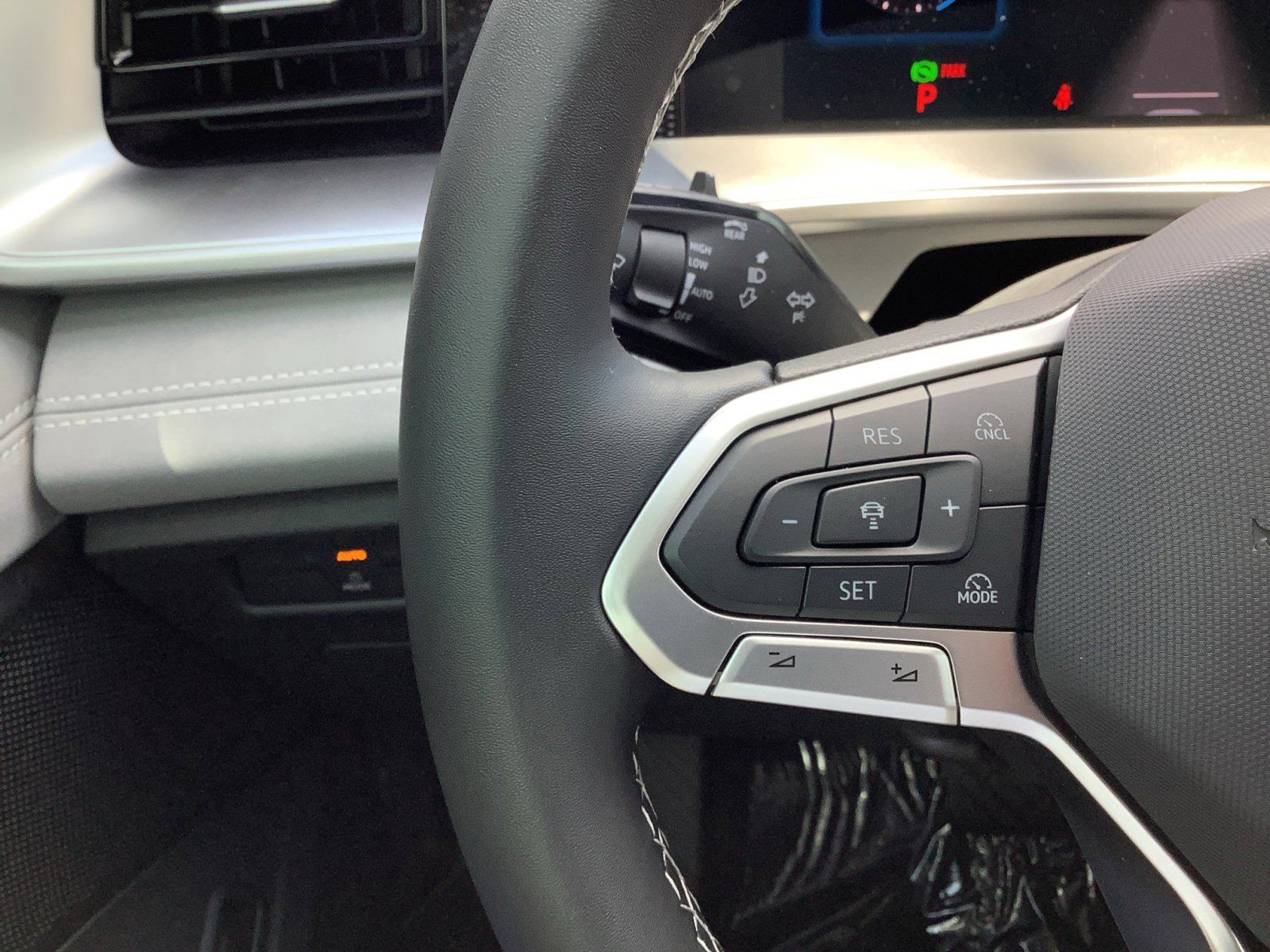 New 2026 Volkswagen Tiguan SE FWD image 28