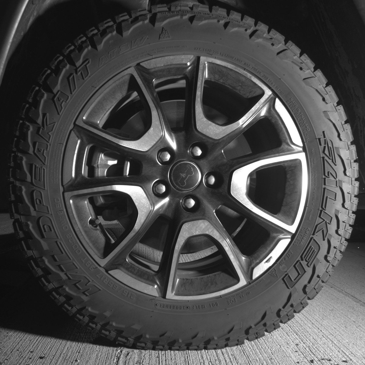 Used 2025 Jeep Compass Trailhawk AWD/4WD image 12