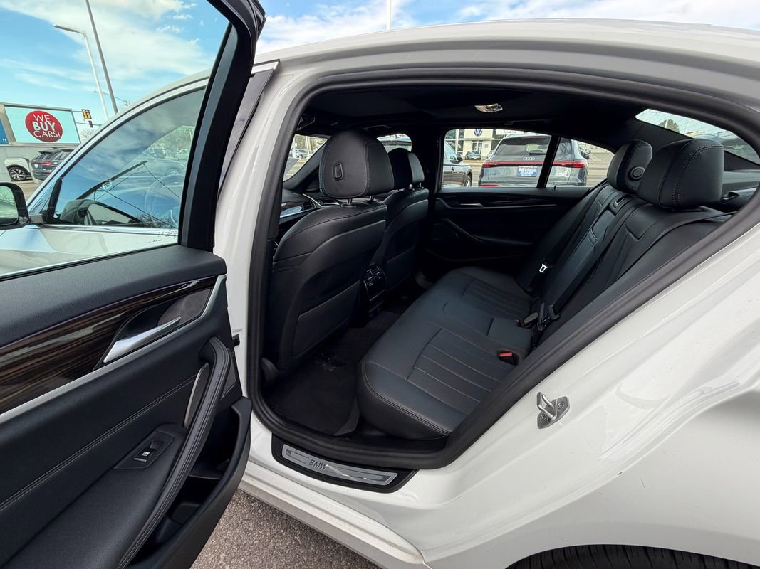 Used 2023 BMW 530e xDrive image 12