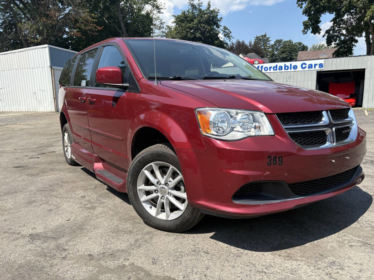 Used 2014 Dodge Grand Caravan SXT w/ UConnect Hands-Free Group image 17