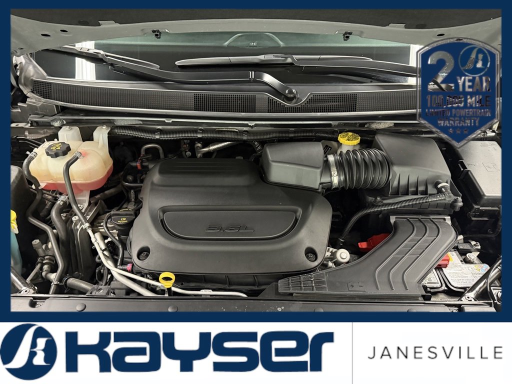 Used 2022 Chrysler Pacifica Touring-L w/ Uconnect Theater Family Group image 36