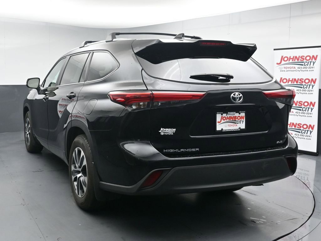 Used 2023 Toyota Highlander XLE FWD image 6