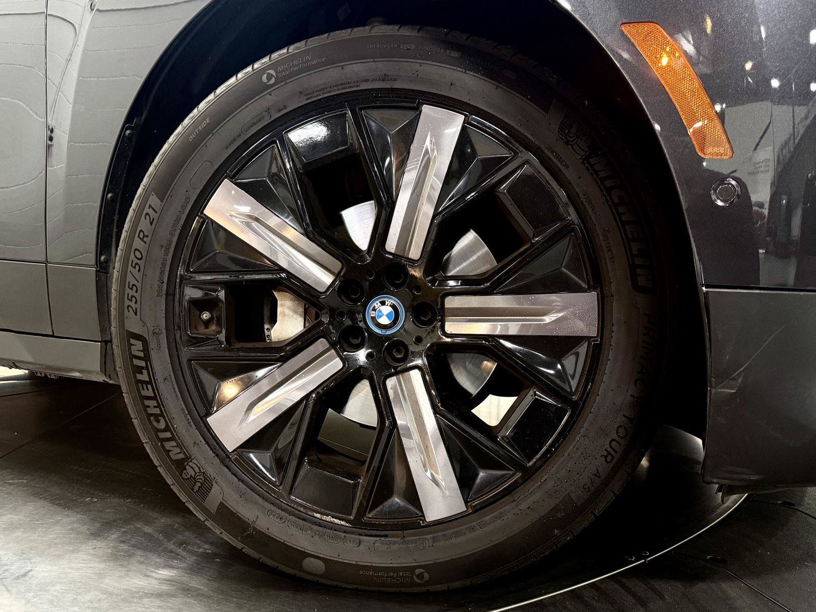 Used 2024 BMW iX xDrive50 w/ Premium Package AWD/4WD image 10