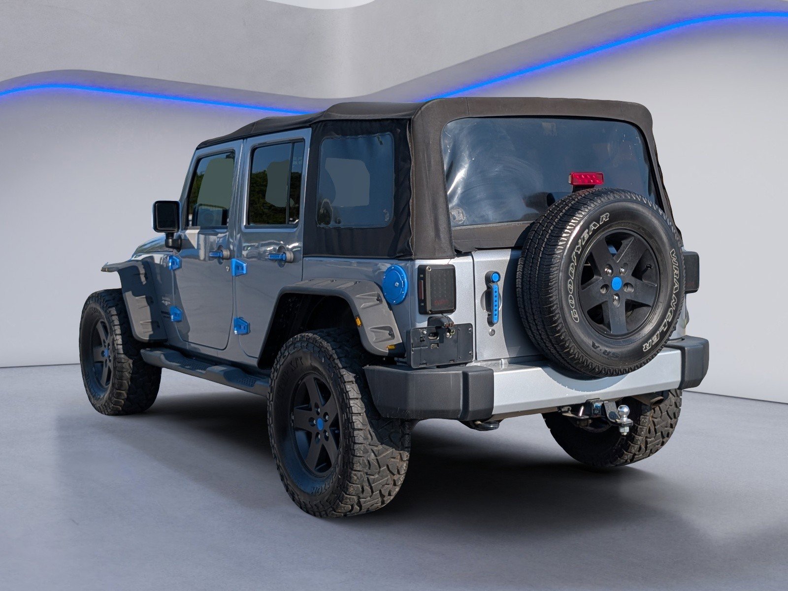 Used 2015 Jeep Wrangler Unlimited Sahara w/ Max Tow Package AWD/4WD image 7