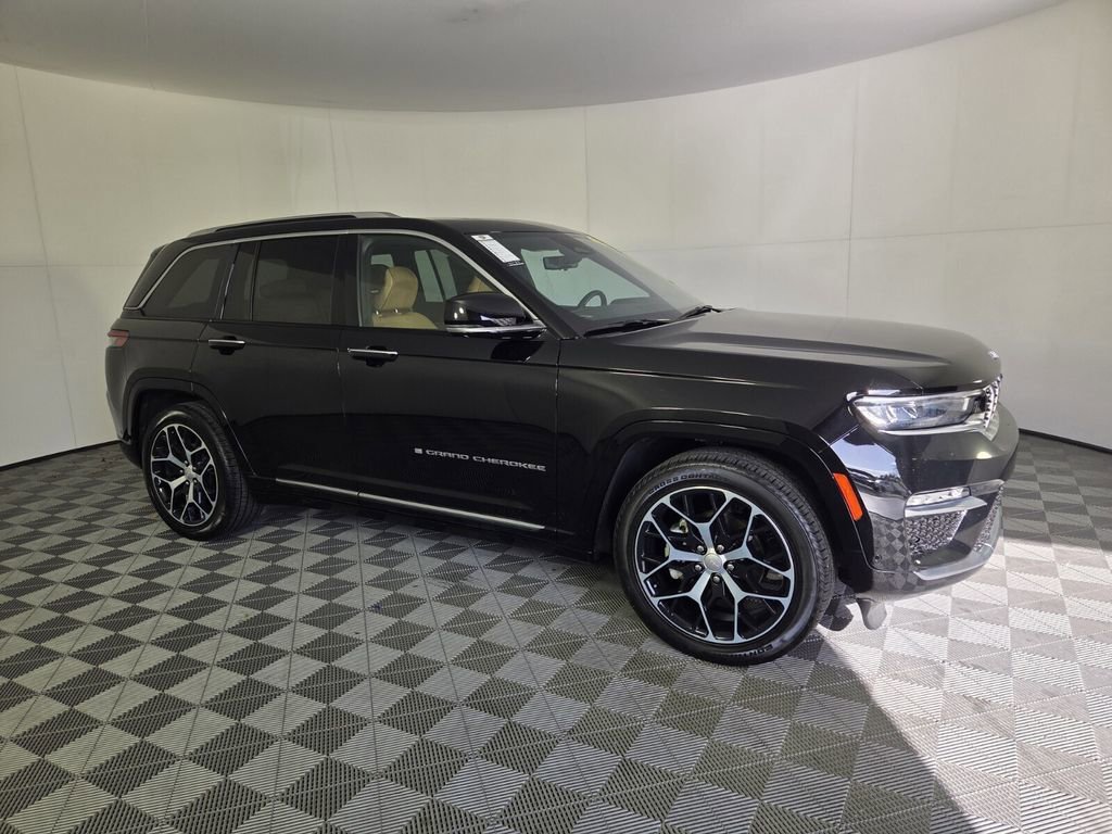Used 2024 Jeep Grand Cherokee Summit image 2