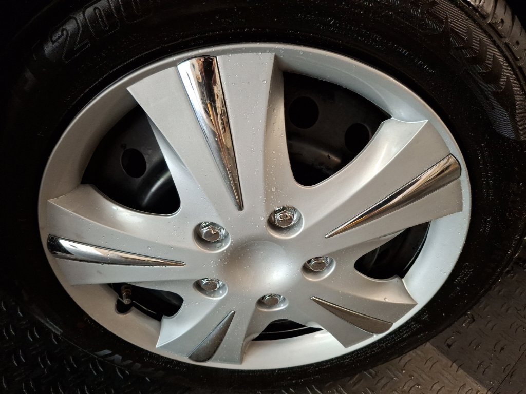 Used 2018 Toyota Corolla LE FWD image 4