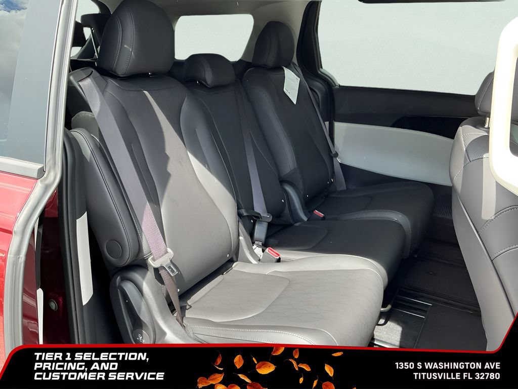 Used 2024 Kia Carnival EX FWD image 18
