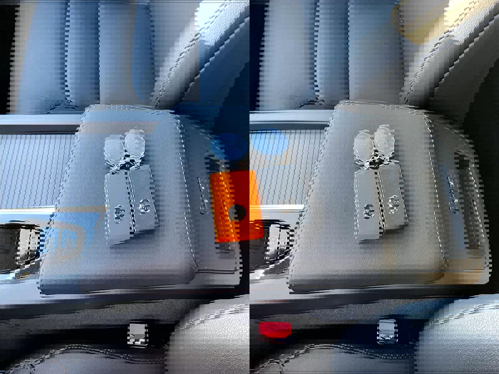 Used 2025 Volvo XC60 B5 Core image 14