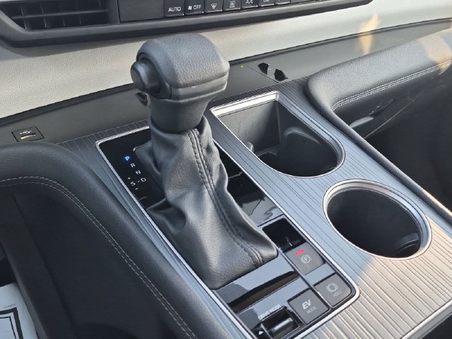 Certified 2025 Toyota Sienna LE FWD image 24