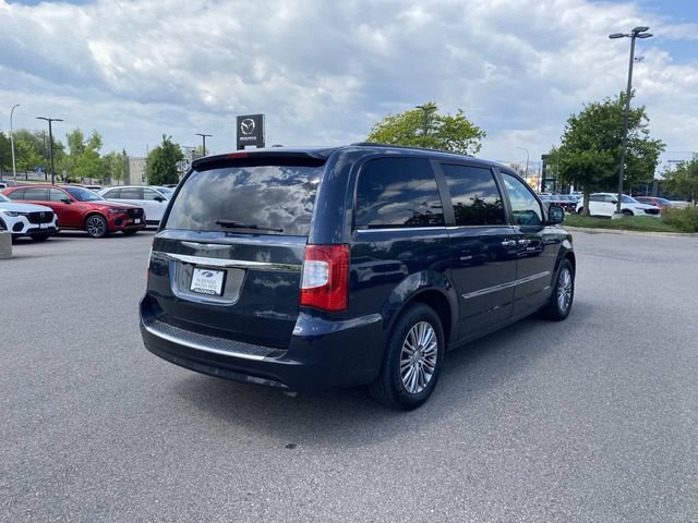 Used 2014 Chrysler Town & Country Touring-L w/ Driver Convenience Group FWD image 5