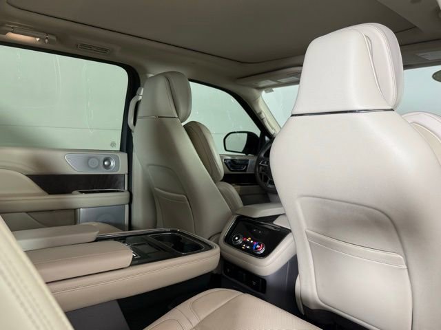 Used 2020 Lincoln Navigator L Reserve w/ Luxury Package AWD/4WD image 31
