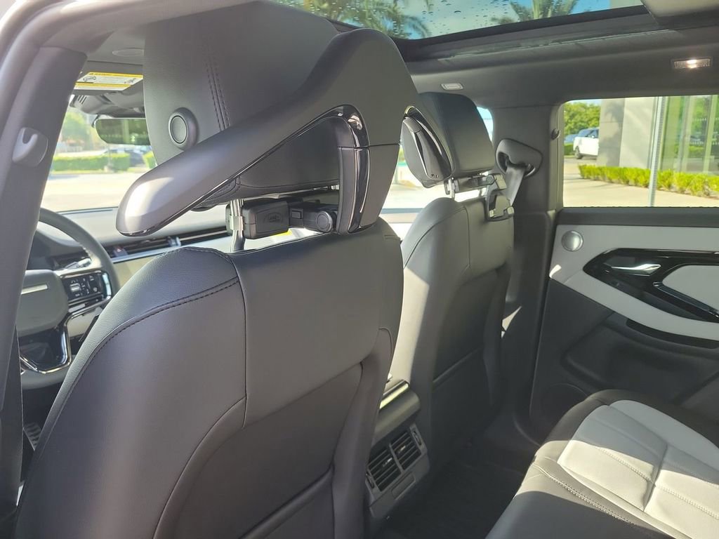 New 2026 Land Rover Range Rover Evoque Dynamic SE image 17