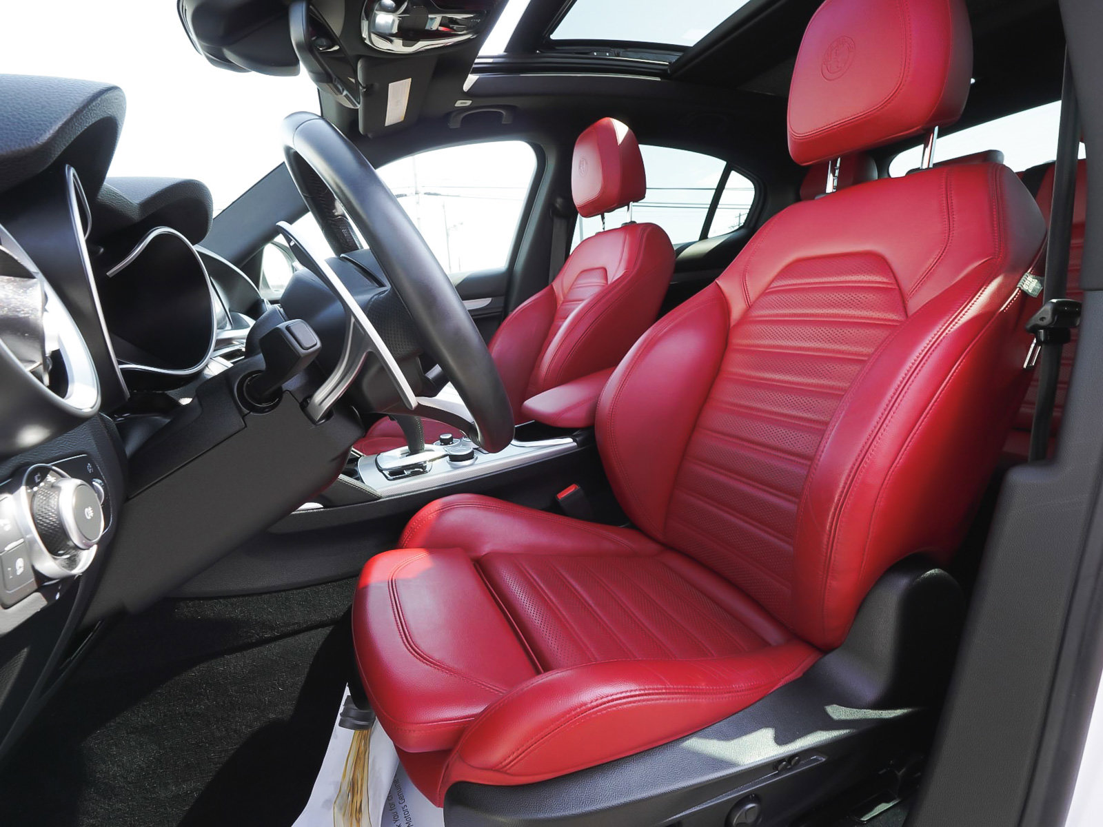 Used 2023 Alfa Romeo Stelvio Veloce image 32