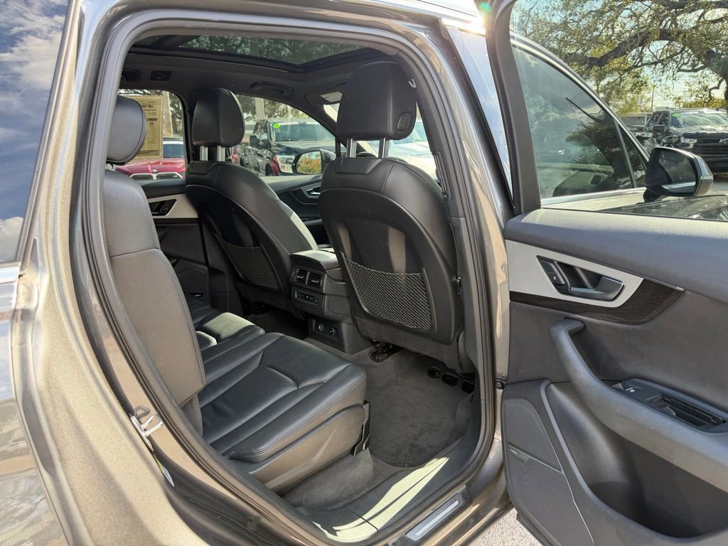 Used 2019 Audi Q7 2.0T Premium Plus w/ Premium Plus Package AWD/4WD image 32