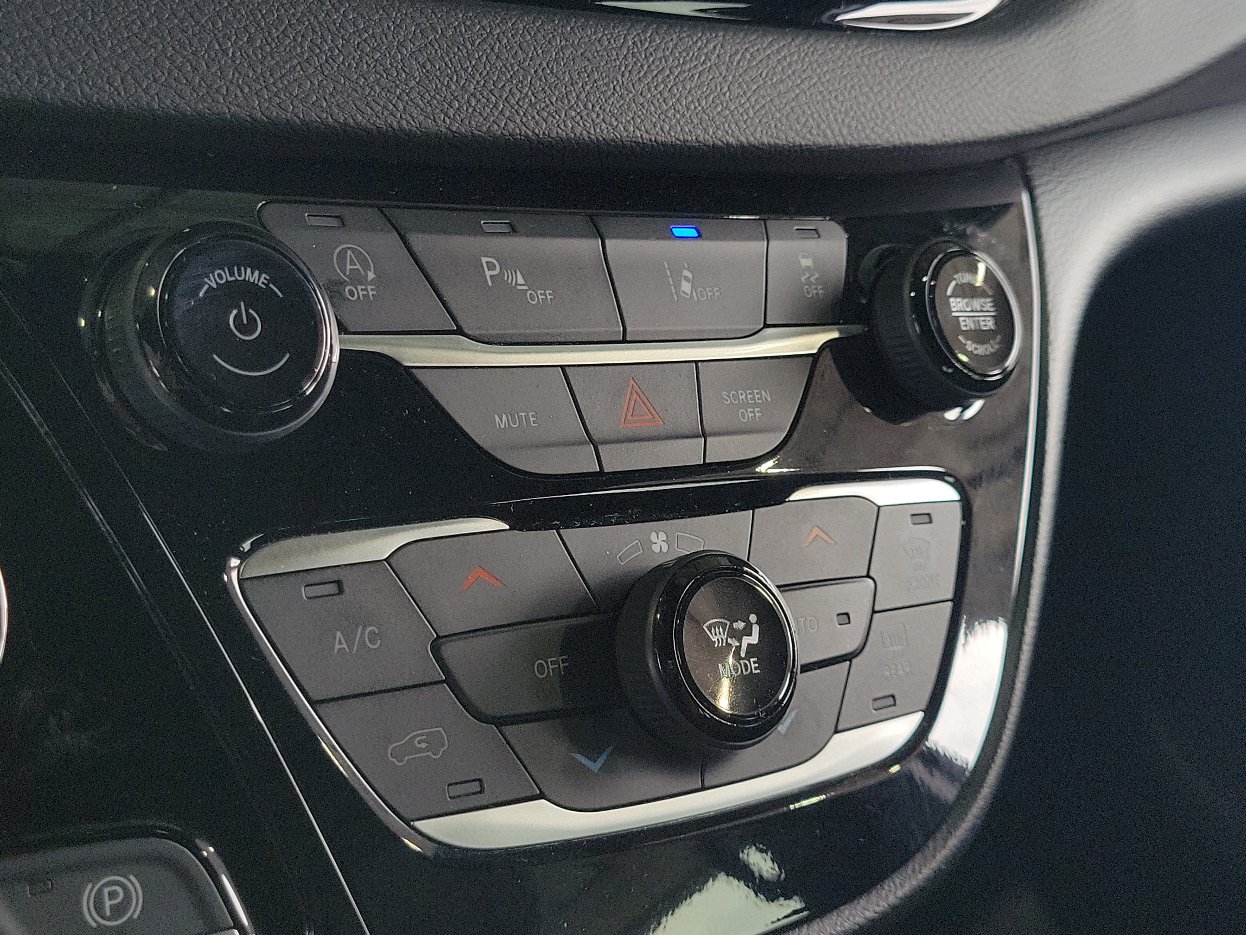 Certified 2025 Chrysler Pacifica Select FWD image 29