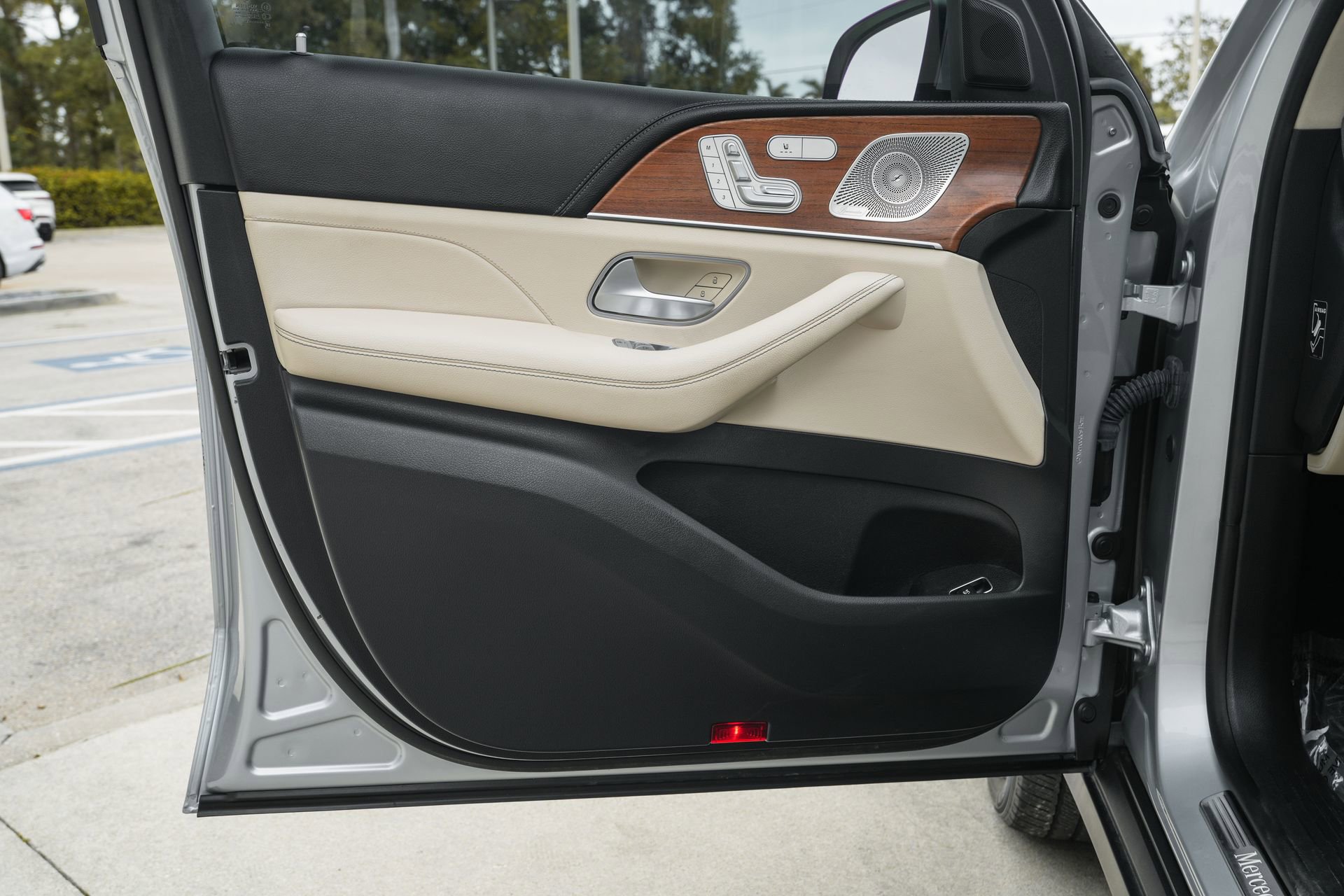 Used 2023 Mercedes-Benz GLE 450 4MATIC image 33