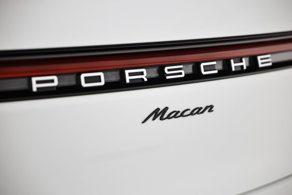 Certified 2026 Porsche Macan image 14