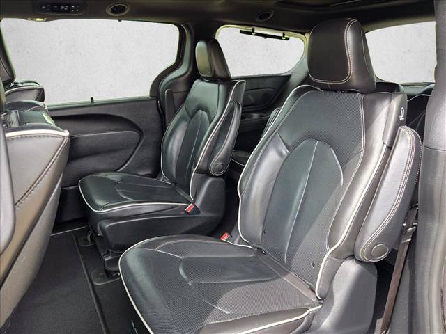 Used 2021 Chrysler Pacifica Limited w/ Uconnect Theater Family Group FWD image 20
