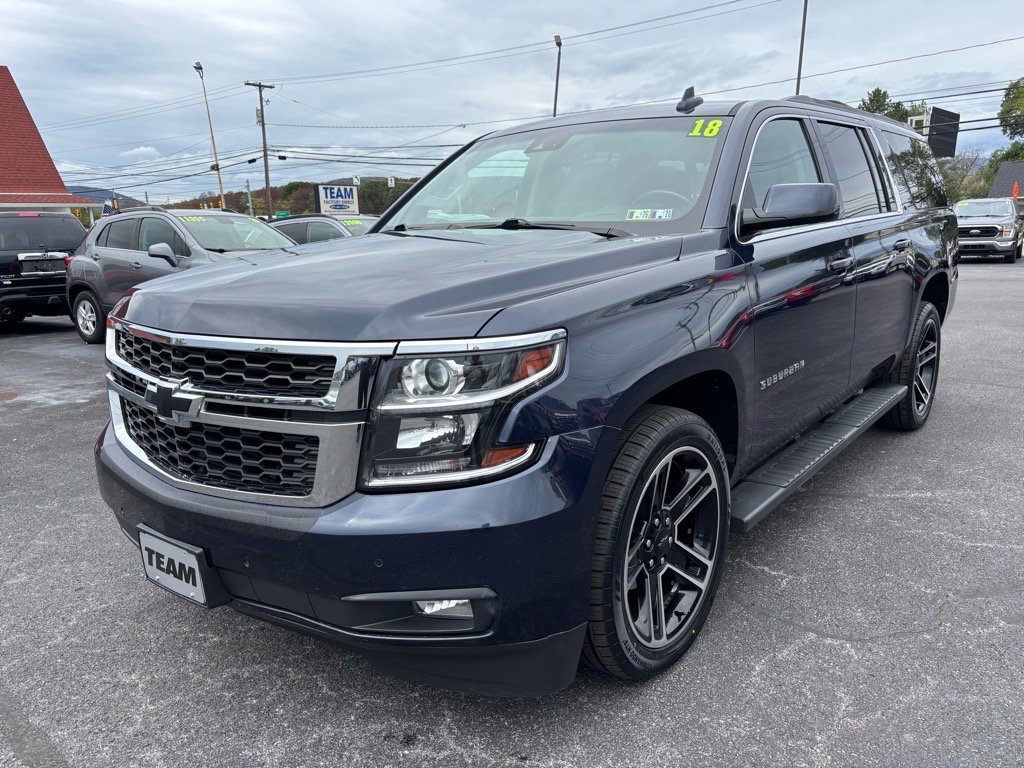 Used 2018 Chevrolet Suburban LT w/ Luxury Package image 3