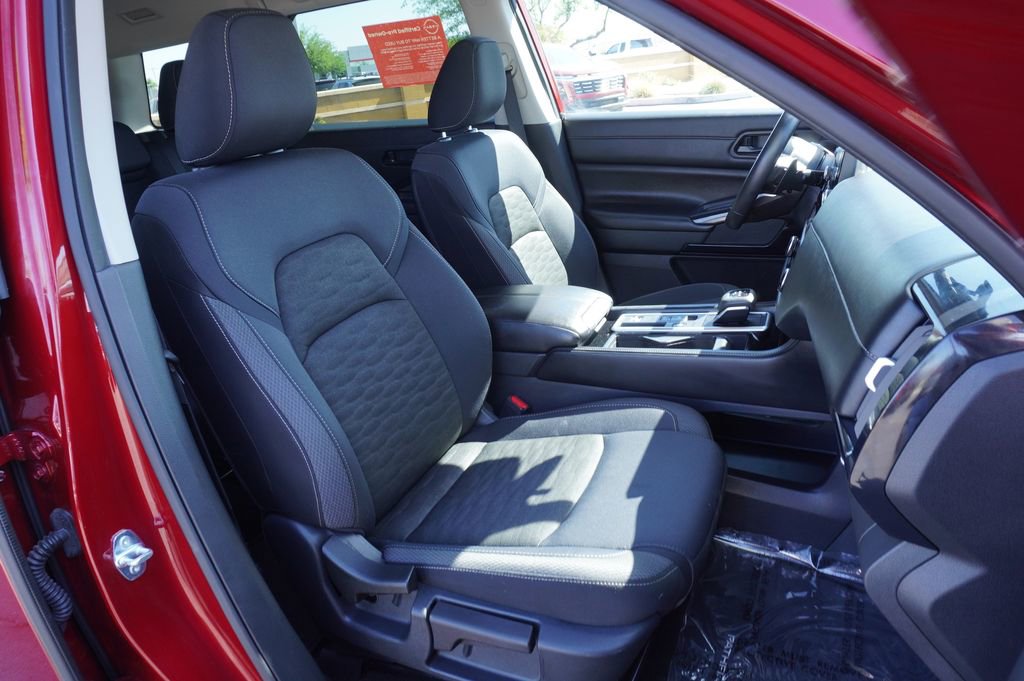 Certified 2025 Nissan Pathfinder SV FWD image 13