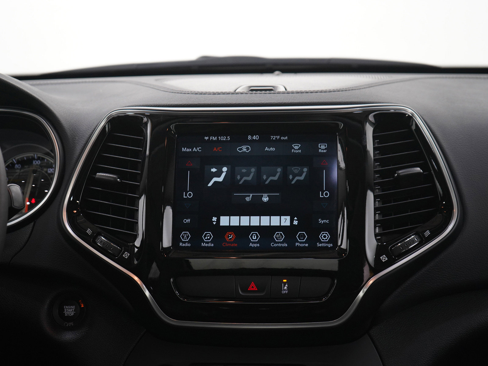 Used 2022 Jeep Cherokee Limited AWD/4WD image 15