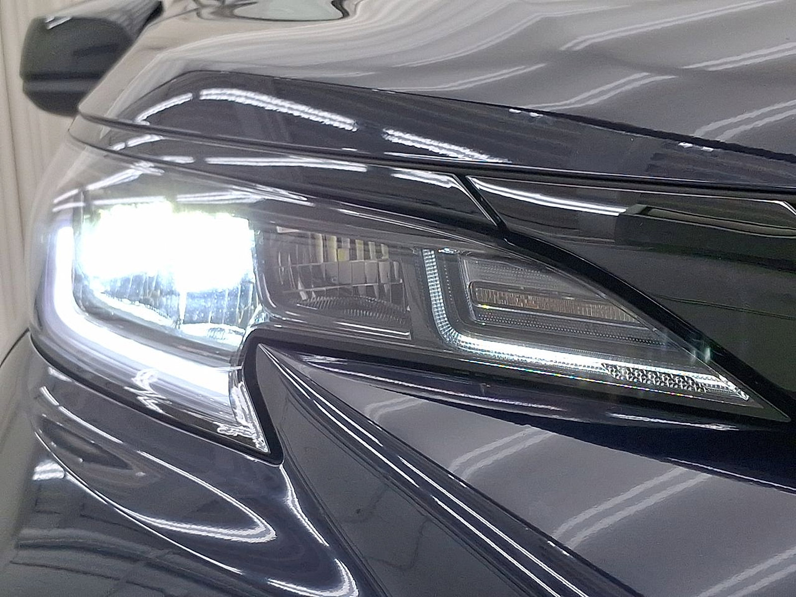 Used 2025 Toyota Sienna XSE w/ XSE Plus Package FWD image 34